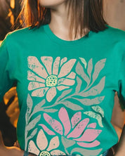 Botanical Pink Daisy Floral Graphic T Shirts - Kelly Green / S