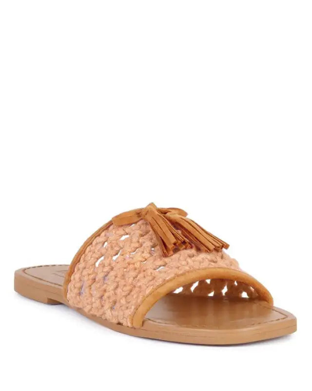 CEDAR HANDWOVEN NATURAL TASSEL FLATS - Tan / 5