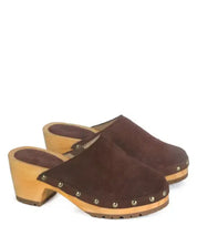 CEDRUS FINE SUEDE STUDDED CLOG MULES - Brown / 5