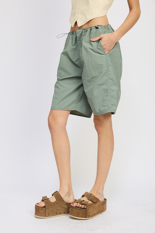 CONTRASTED BERMUDA SHORTS