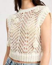 FLOWER DETAIL SLEEVELESS CROCHET TOP