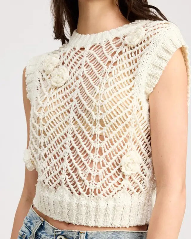 FLOWER DETAIL SLEEVELESS CROCHET TOP