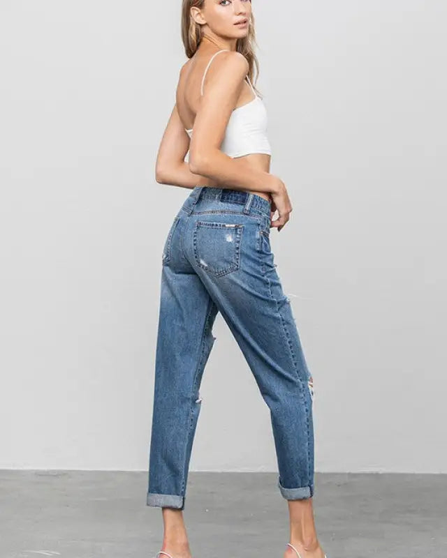 DISTRESSED PREMIUM BOYFRIEND JEANS