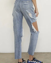 HIGH RISE DESTROYED BOYFRIEND JEANS