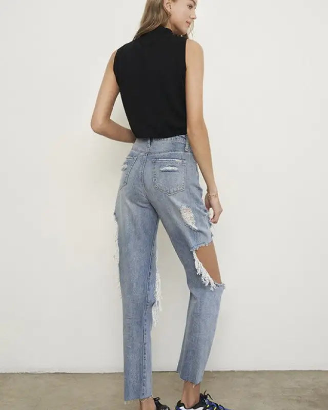 HIGH RISE DESTROYED BOYFRIEND JEANS