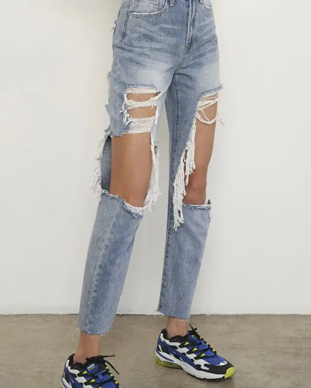 HIGH RISE DESTROYED BOYFRIEND JEANS