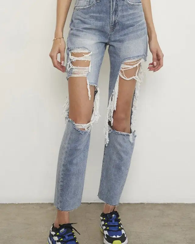 HIGH RISE DESTROYED BOYFRIEND JEANS