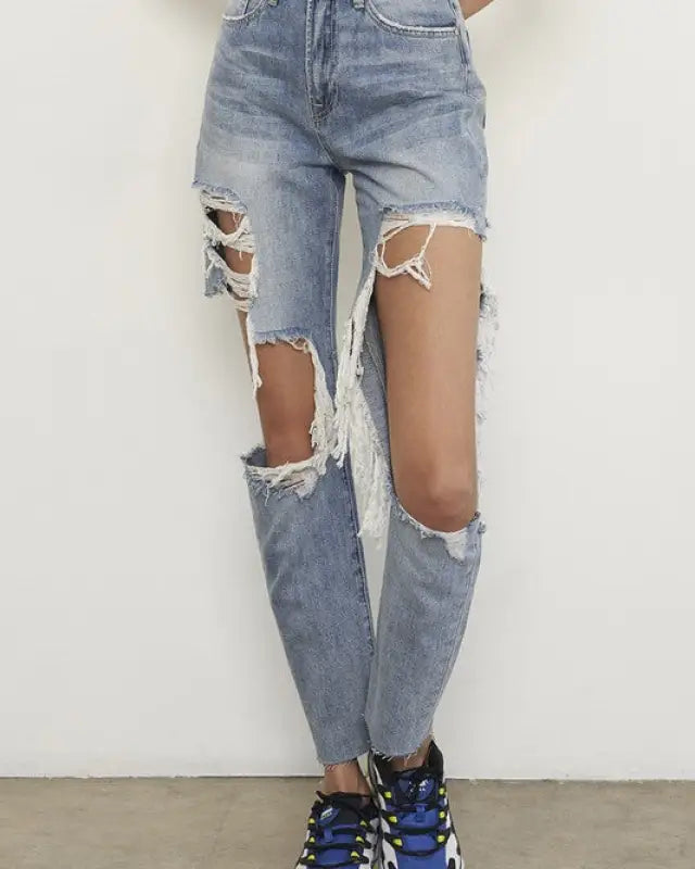 HIGH RISE DESTROYED BOYFRIEND JEANS