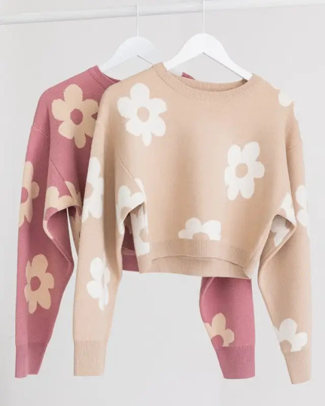 Long Sleeve Crop Sweater With Daisy Pattern