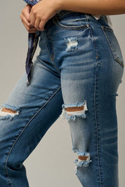 MID - RISE BOYFRIEND JEANS