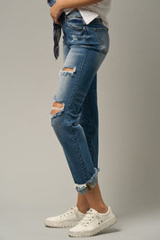 MID - RISE BOYFRIEND JEANS