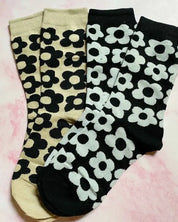 Modern Daisy Socks Set Of 2 Pairs