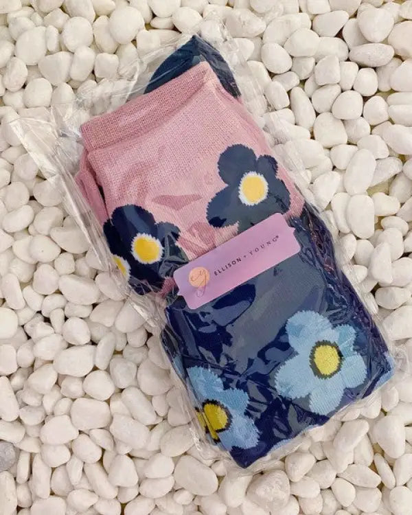 Modern Daisy Socks Set Of 2 Pairs