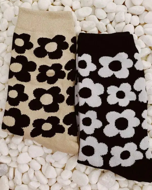 Modern Daisy Socks Set Of 2 Pairs