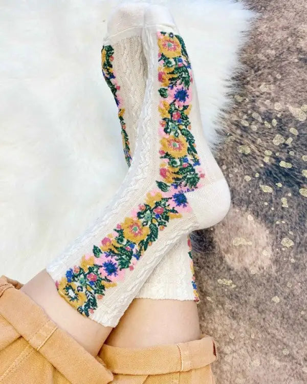 Noble Floral Beauty Socks