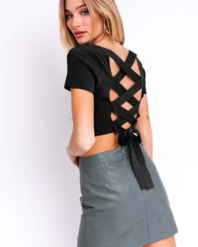 Short Sleeve Criss Cross Back Knit Top