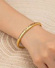 Stainless engraved star rhinestone cuff bracelet - Gold / one size